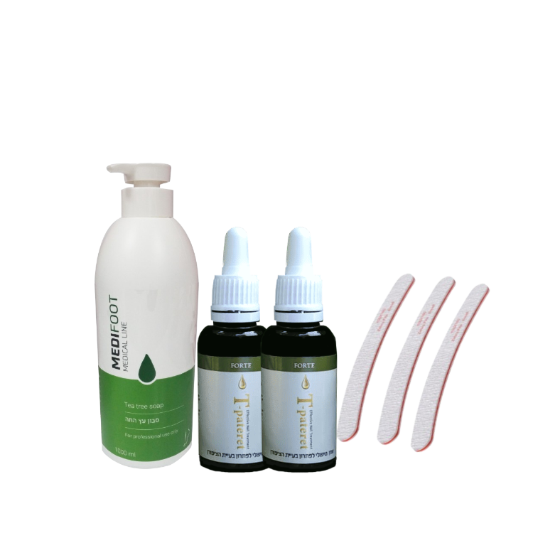 בקבוק לחיצה של 500 מ"ל ובתוכו סבון עץ התה לצידו ישנם 2 בקבוקים קטנים יותר של טיפטרת ולצידם יש 3 פצירות