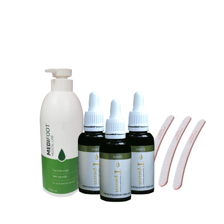 בקבוק של חצי ליטר של חברת מאדיפוט של סבון עץ התה לצידו מונחים 3 בקבוקים של טיפטרת שכול אחד מכיל 30 מ"ל ולצידם ישנם 3 פצירות